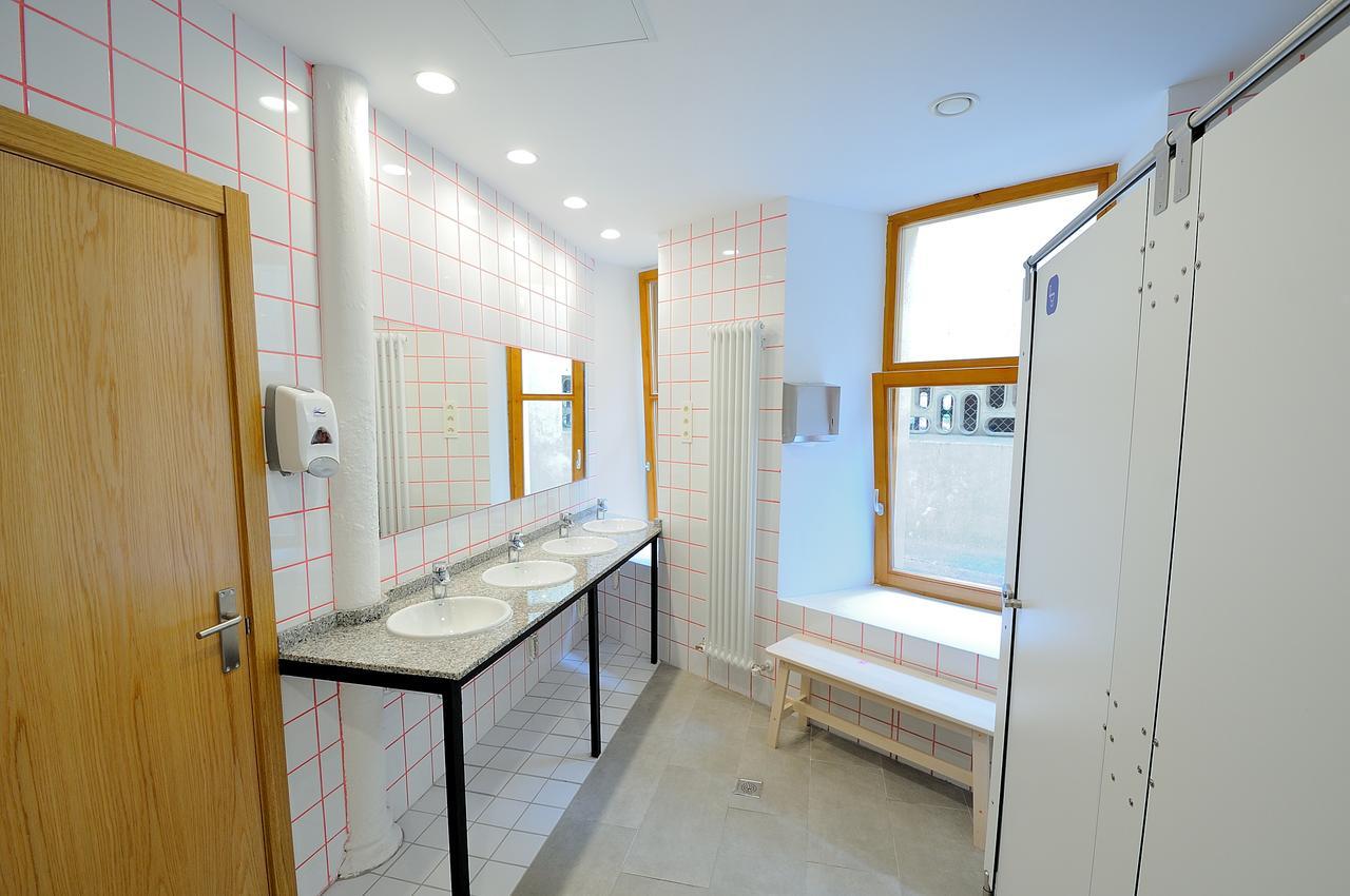 Egunon Bilbao Hostel Exterior photo