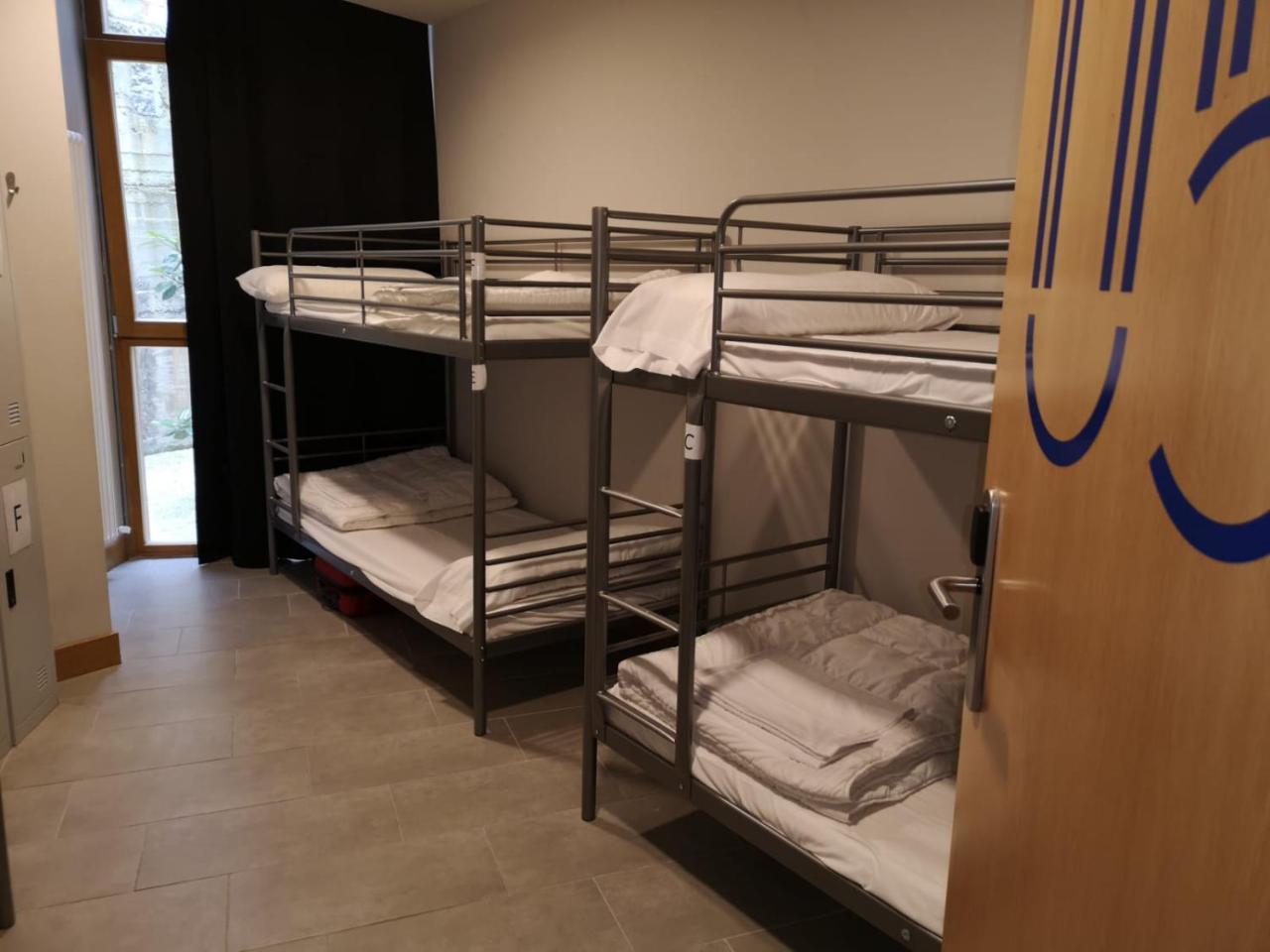Egunon Bilbao Hostel Exterior photo